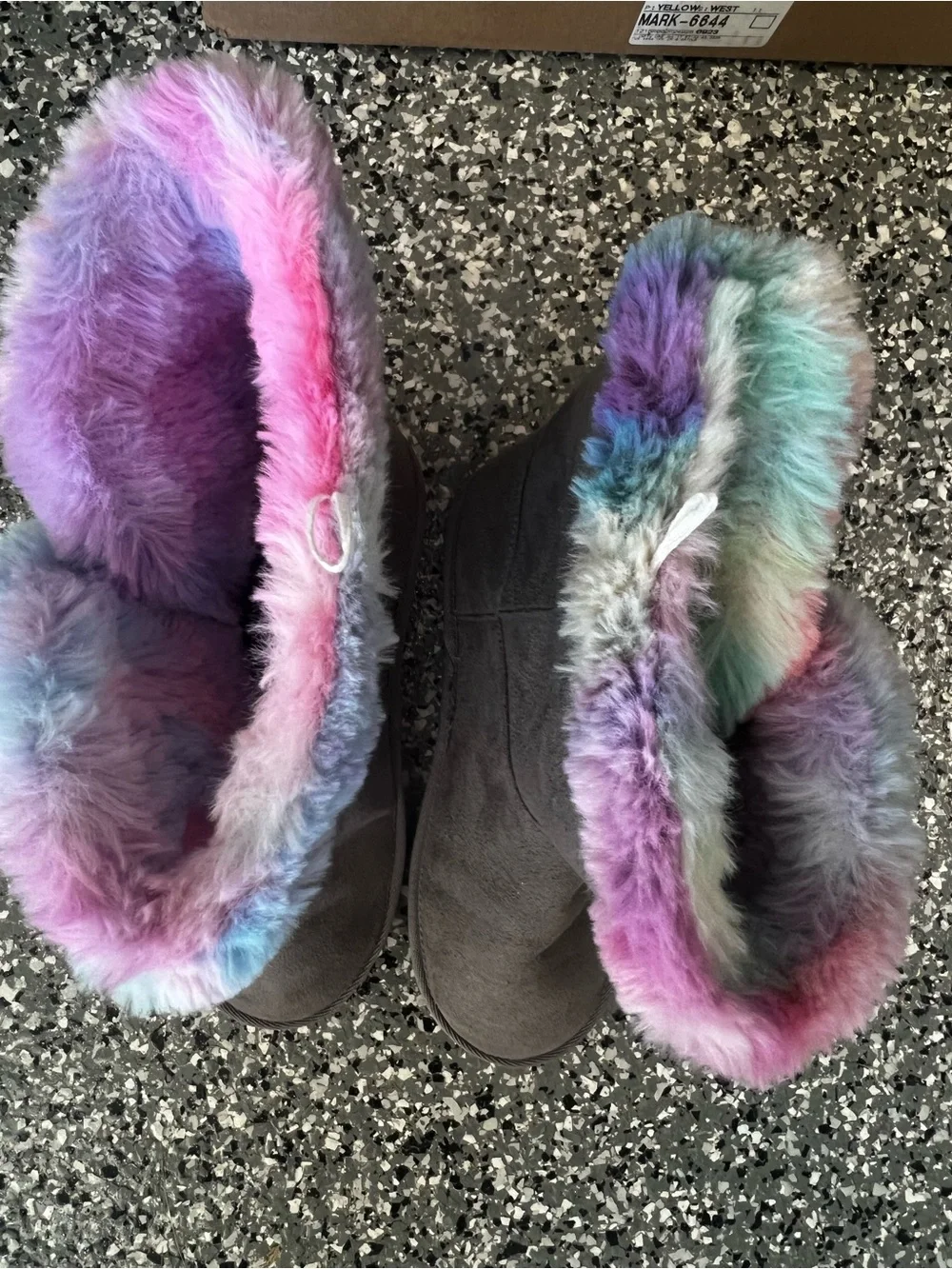 The Children’s Place Girls Gray Faux Suede Chalet Boots Rainbow Fur Kids  Size 6